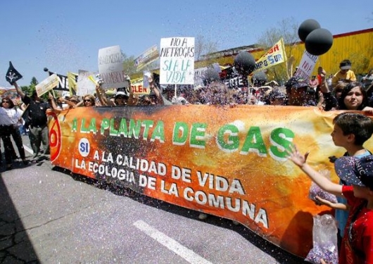 Protestas por la Planta de Gas en Peñalolén - www.noalaplantadegas.org