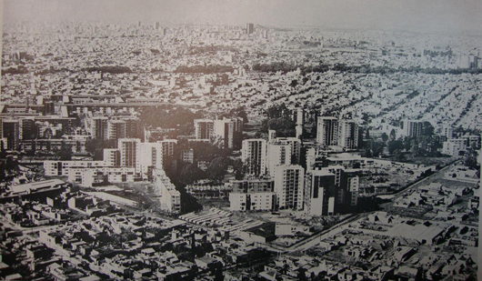 Durante su construcción, hacia 1972. Fuente: wikipedia.org