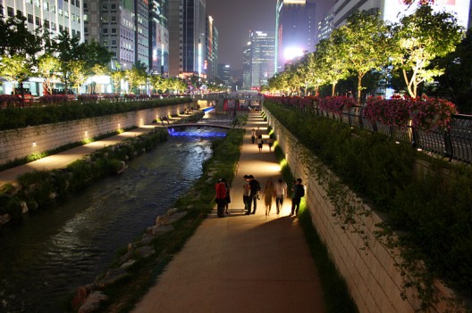Parque Cheonggyecheon. ©d'n'c, vía Flickr.