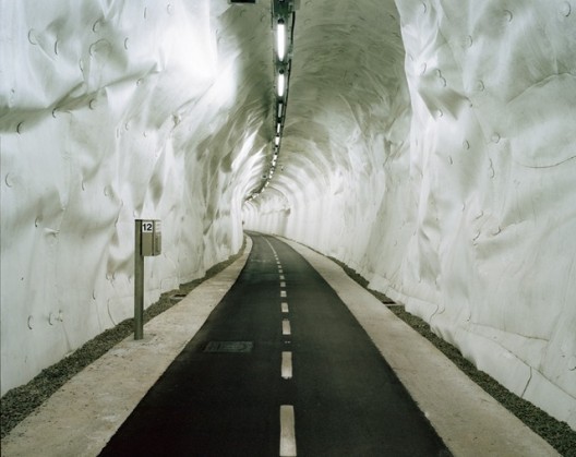 Túnel em San Sebastián, Espanha. Foto: Ander Gortazar Balerdi / Guardian Witness.