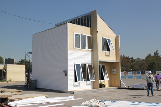 Casa Modulo Huella Solar Foto por Construye via Plataforma Arquitectura