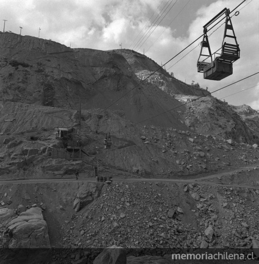 Panoramica de las obras de construcción de la Central Hidroelectrica Rapel, hacia 1960