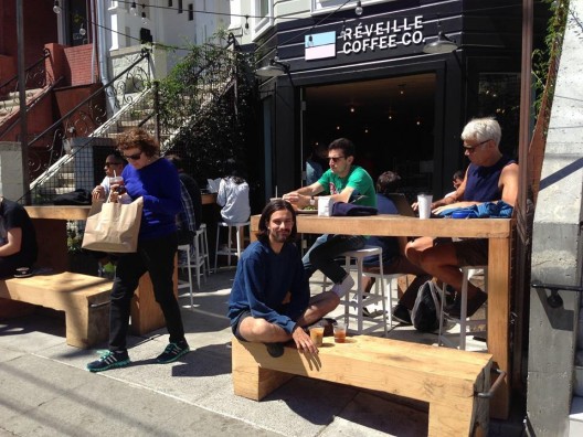 Frontis de Reveiville Café en San Francisco. Fuente: Streets Blog.