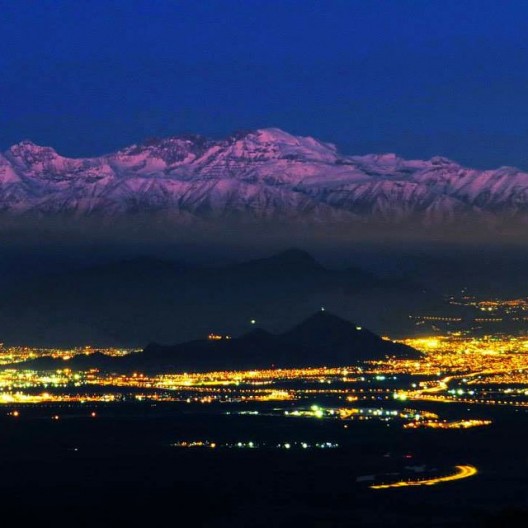 Cerro Renca y la Cordillera de Los Andes_Foto por Roberto Antezana Cortesia Santiago Cerros Isla