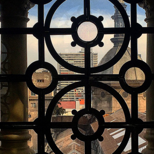Desde la catedral Metropolitana de Santiago de Chile. Foto por @santiagoadicto en Instagram