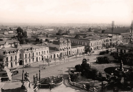 Santiago desde el cerro Santa Lucía en 1910. autor: Odber Heffer. Archivo Cenfoto.