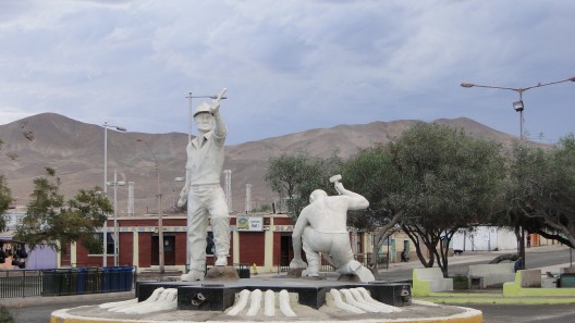 Monumento a los mineros en Diego de Almagro. © Robinson Esparza, vía Wikimedia Commons.