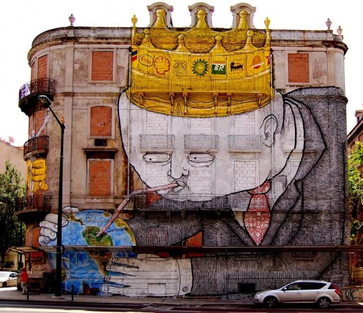 Mural realizado por Blu y Os Gemeos para el Festival Crono en Lisboa, Portugal.