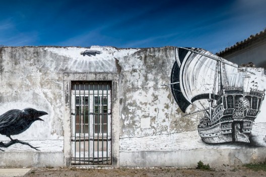 "A Barca" por Mosaik. Lisboa, Portugal.