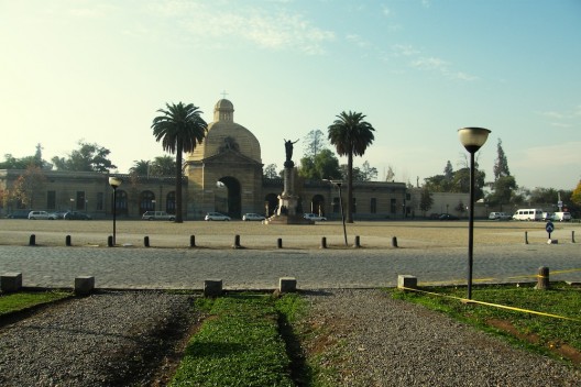 Plaza La Paz, Frontis Cementerio General. © Plataforma Urbana