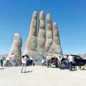 escultura la mano del desierto mario irarrazabal
