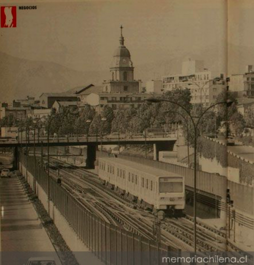 Línea 2 del Metro de Santiago. Fuente: Colección Biblioteca Nacional vía Memoria Chilena.