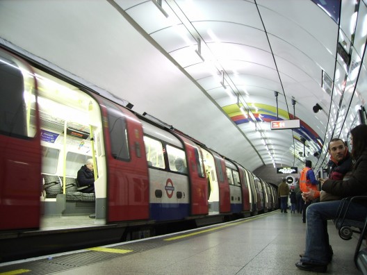 Metro de Londres, Reino Unido. © J-Cornelius, vía Flickr.
