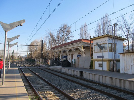 Estación de Ferrocarriles San Francisco de Mostazal © Marco Antonio Correa Flores, vía Wikimedia Commons.